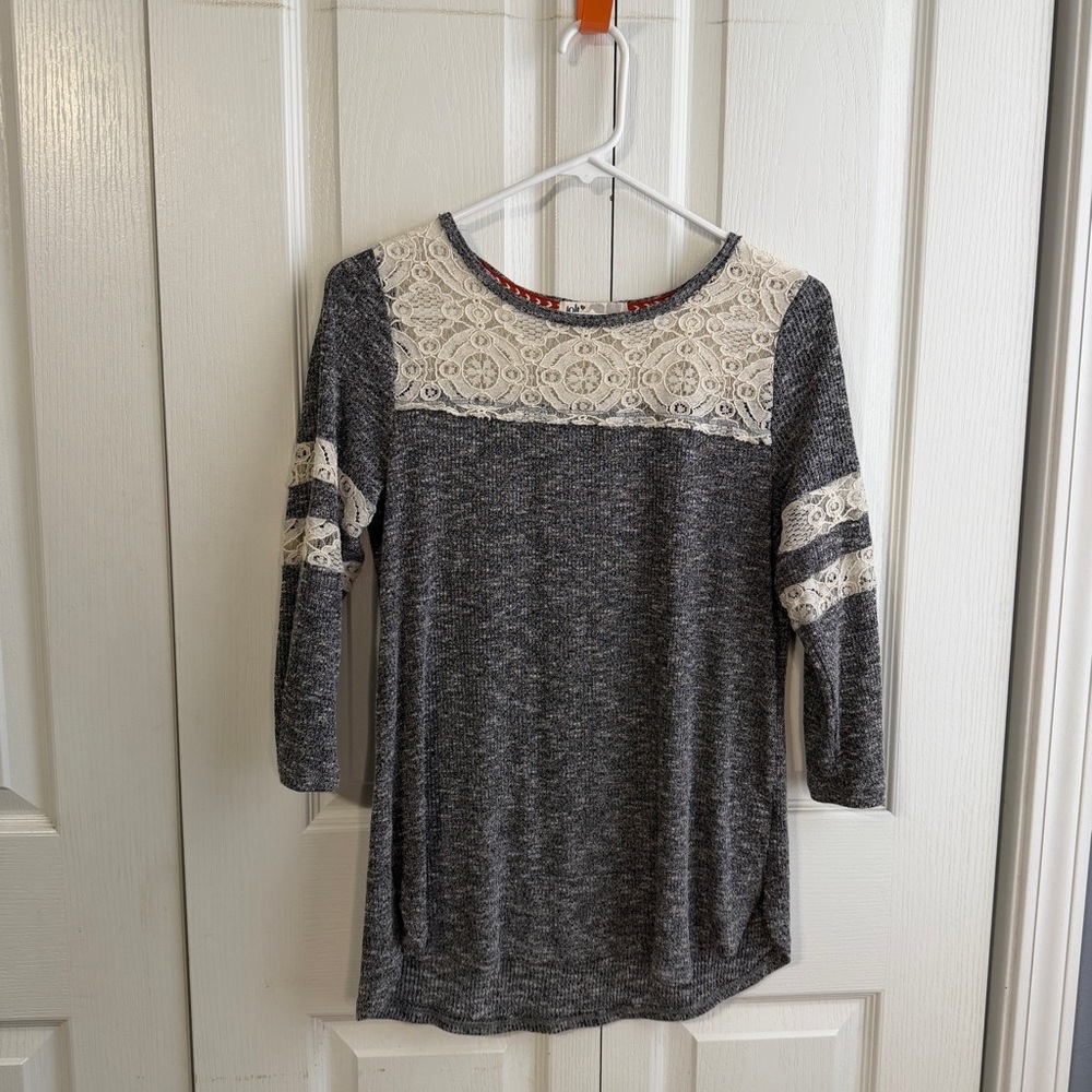 Jolt gray lace 3/4 sleeve blouse size‎ large